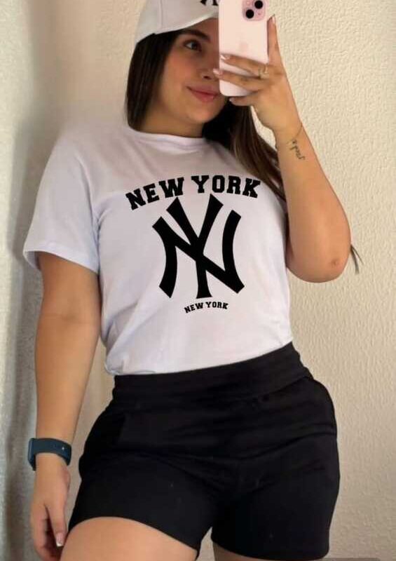 Conjunto para mujer pantaloneta tipo short y camiseta Nicks