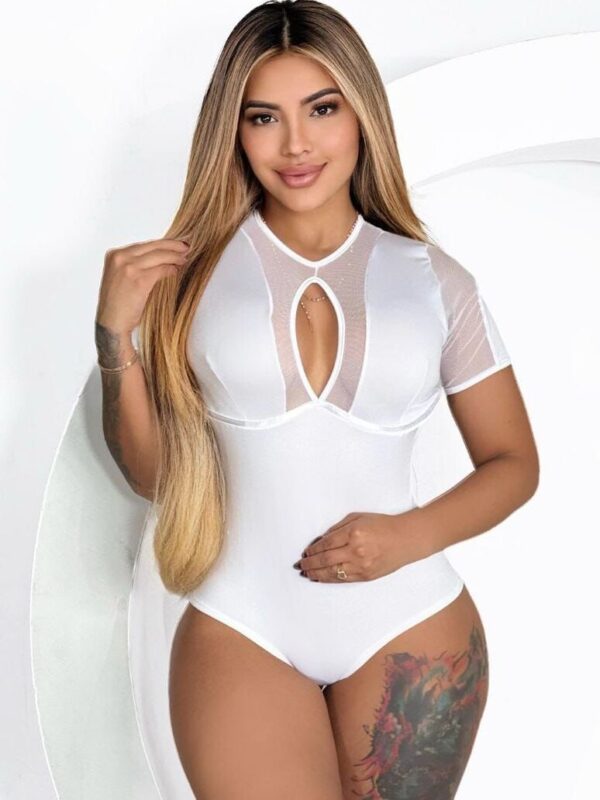 Body manga corta con malla transparente y abetura en el pecho para mujer
