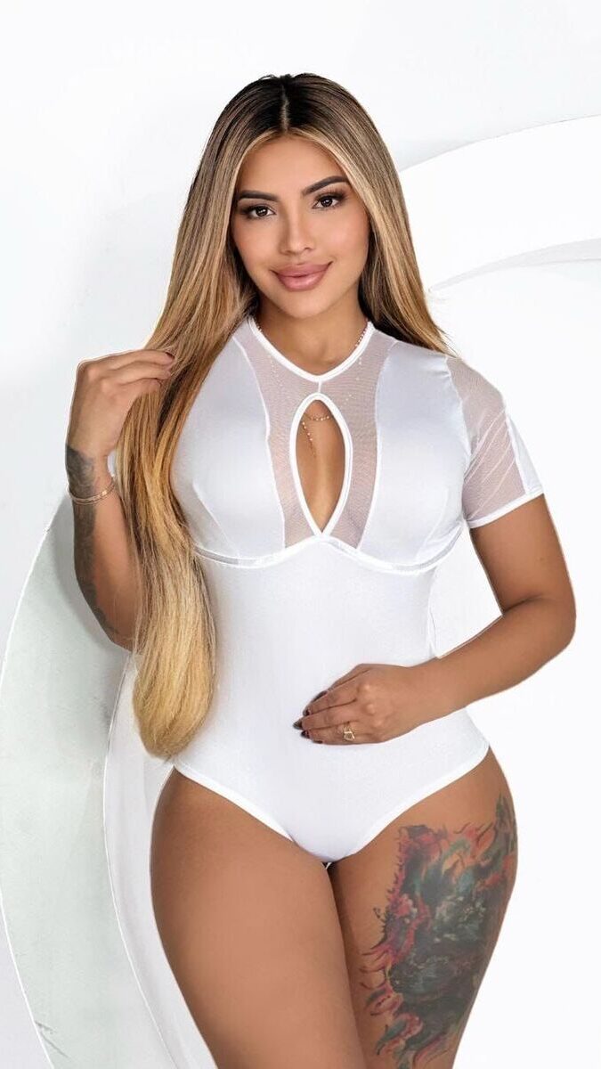 Body manga corta con malla transparente y abetura en el pecho para mujer