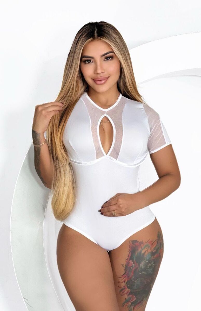 Body manga corta con malla transparente y abetura en el pecho para mujer