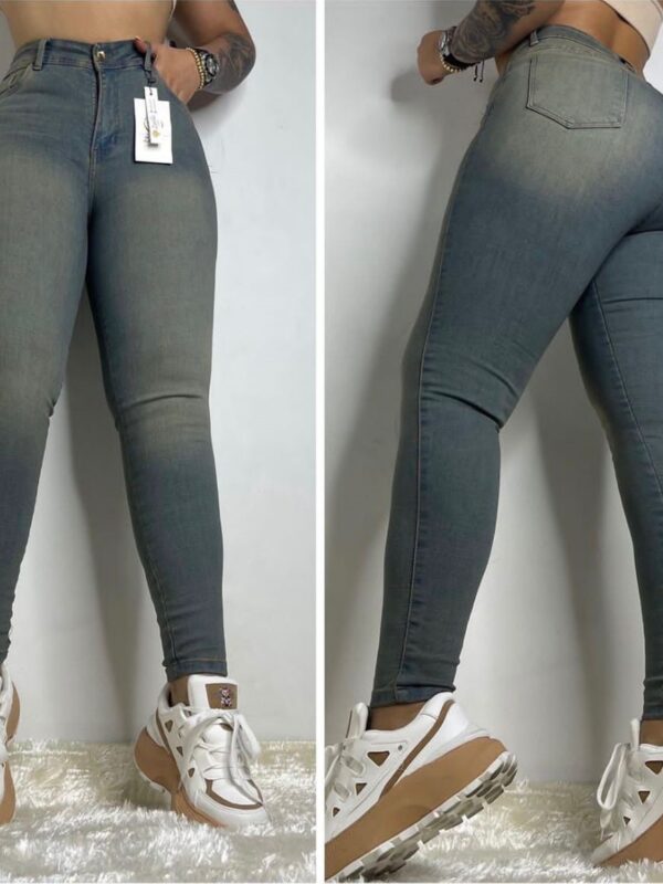 Jean push up skinny con desgaste