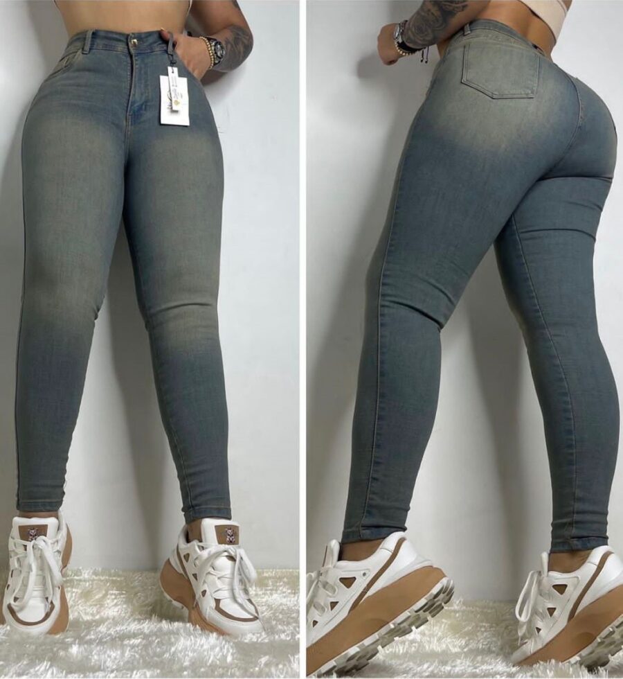Jean push up skinny con desgaste