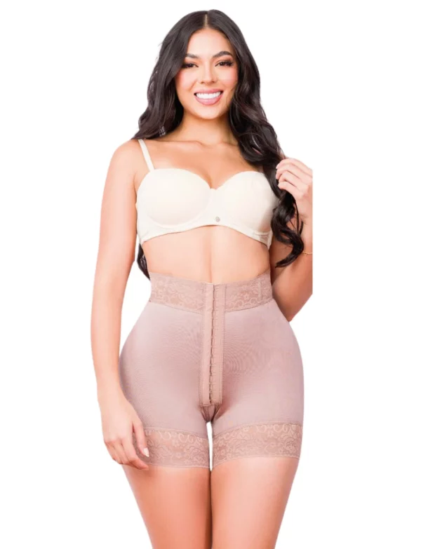 FAJAS COLOMBIANAS SHORT SEMI-CORTO, CON CONTROL DE ABDOMEN, LEVANTA GLUTEOS, CON BROCHE EN TELA BIDIRECCIONAL REF 1100