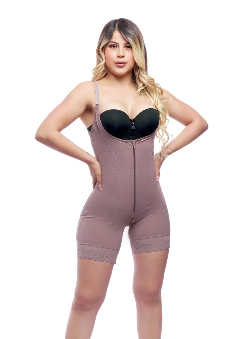 Fajas colombianas strapless, con control de abdomen, levanta gluteos, con cremallera y tiras, tela powernet y licra ref 1022
