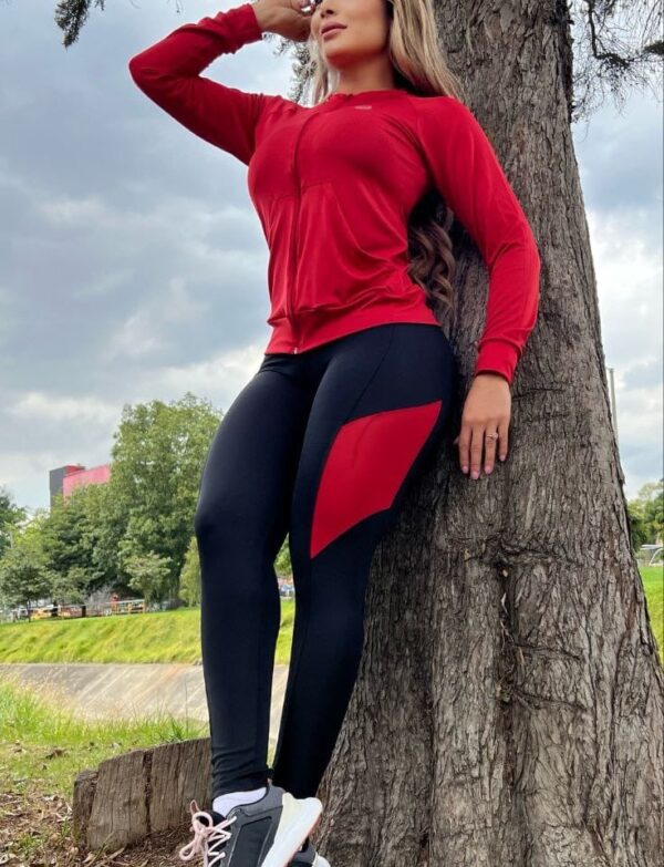 Conjunto deportivo de licra y chaqueta