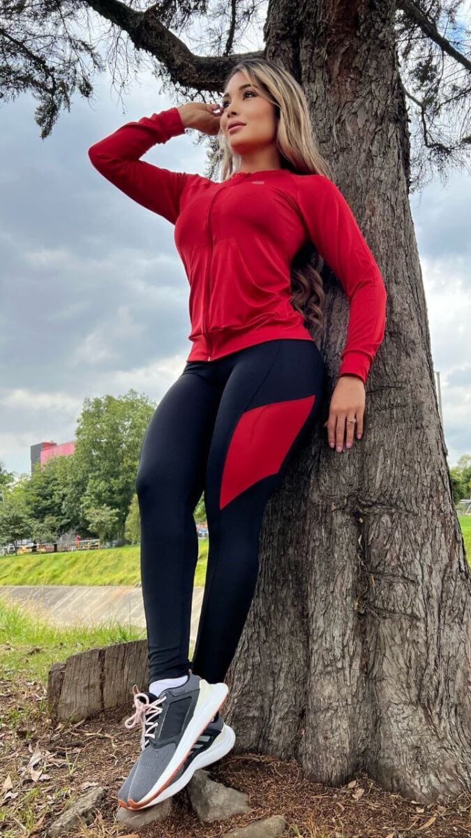 Conjunto deportivo de licra y chaqueta