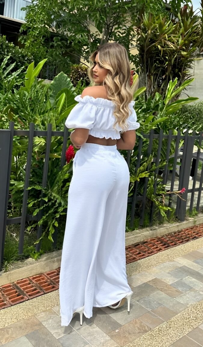 Conjunto pantalon y top con mangas cortas perfecto para el verano