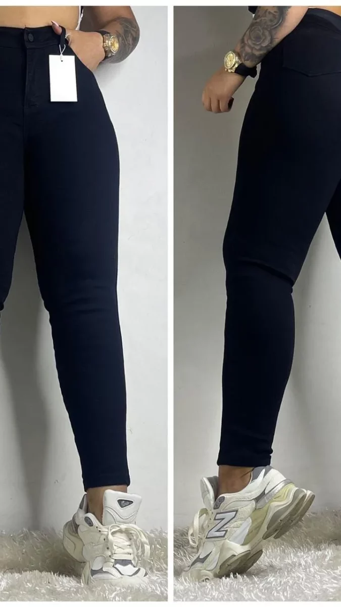Jean ajustado con push up negro