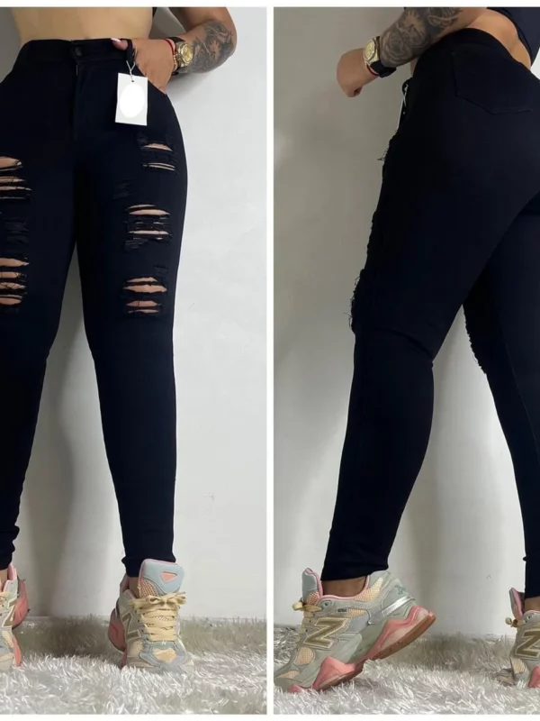 Jean push up bota tubo negro con rotos