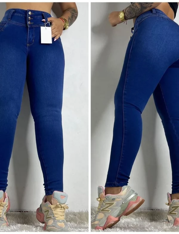 Jean push up bota tubo con tres botones