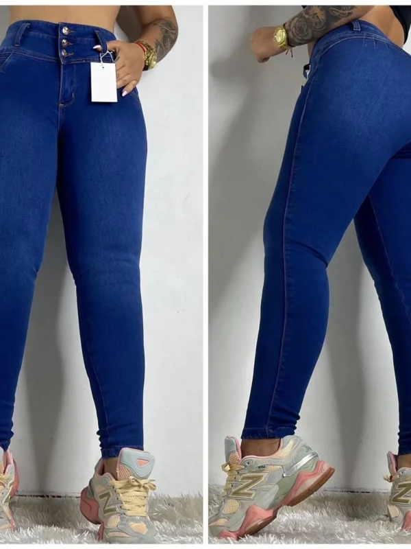 Jean push up bota tubo con tres botones