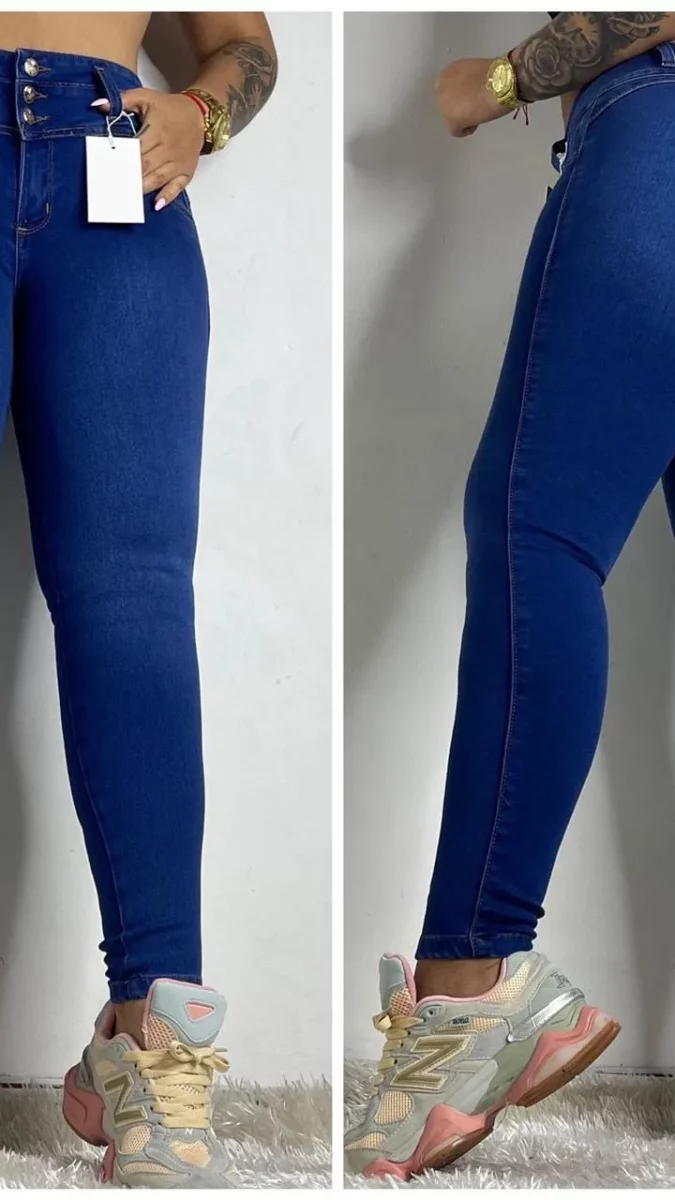 Jean push up bota tubo con tres botones
