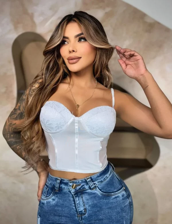 Crop top con tiras