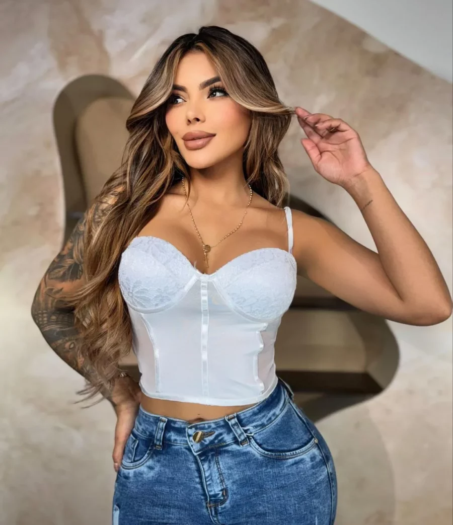 Crop top con tiras