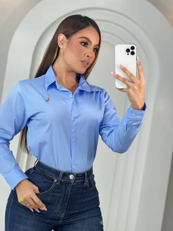 Blusa de manga larga con botones unicolor licrada