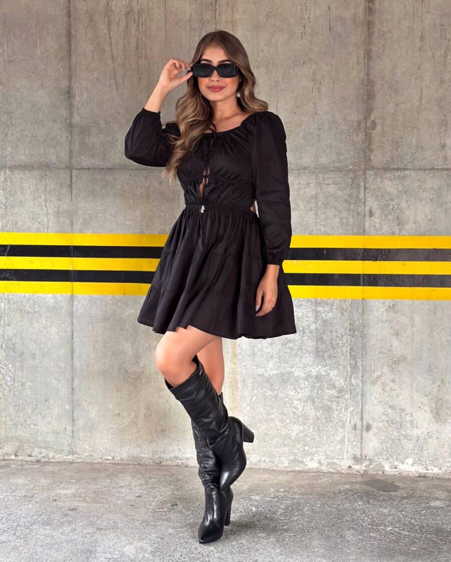 Vestido corto de manga larga con lazo en el escote y falda en capas