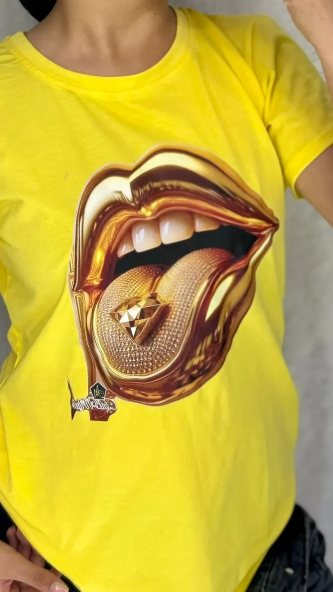 Camisa de Cuello redondo con estampado boca oro