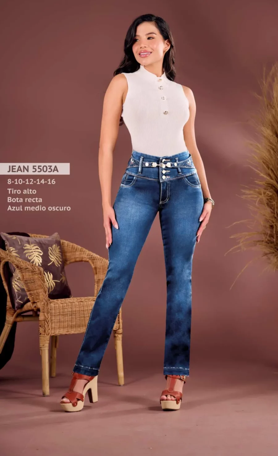 Jean push up bota recta con cinturon de boton