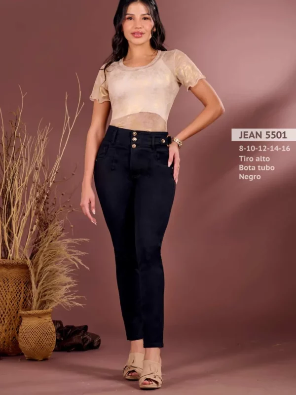 Jean push up skinny con accesorio en la cintura