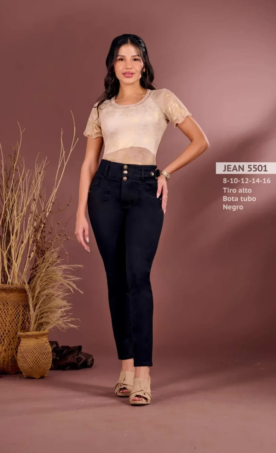 Jean push up skinny con accesorio en la cintura