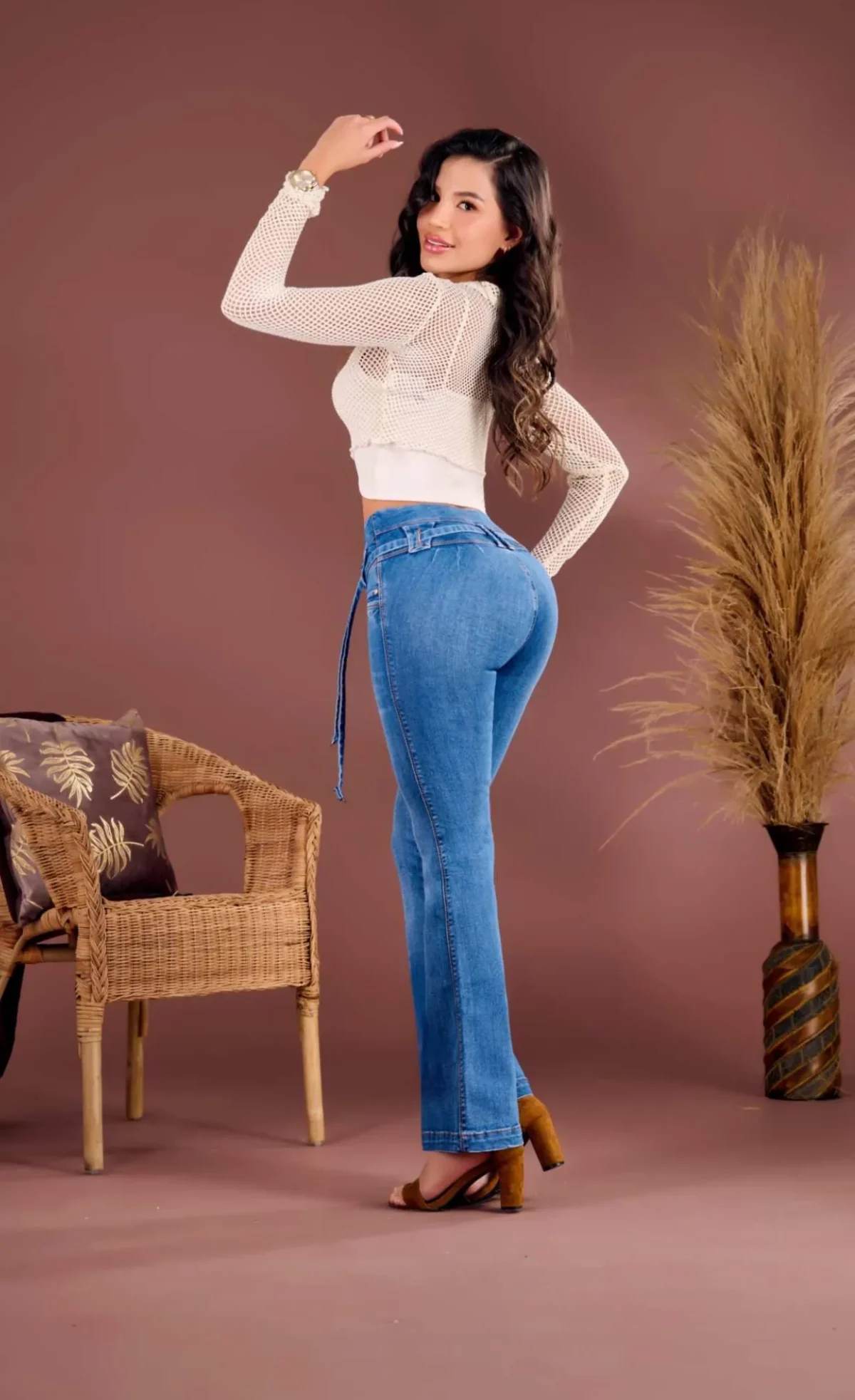 Jean push up con bota ancha y tiro alto en piel de durazno - Image 4