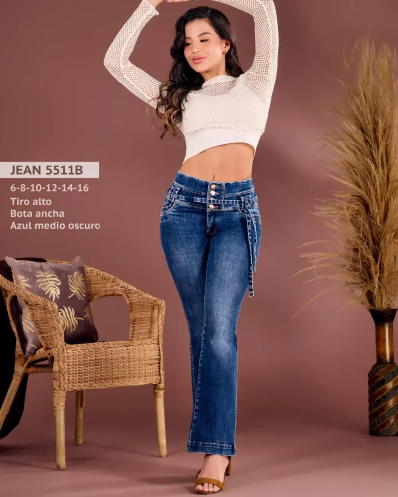 Jean push up con bota ancha y tiro alto en piel de durazno