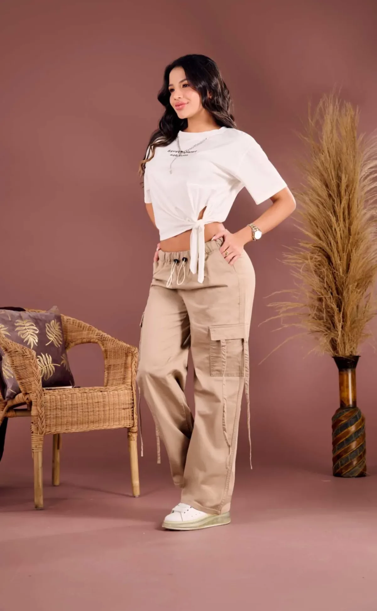 Pantalon en dril tipo cargo con cordon en la cintura