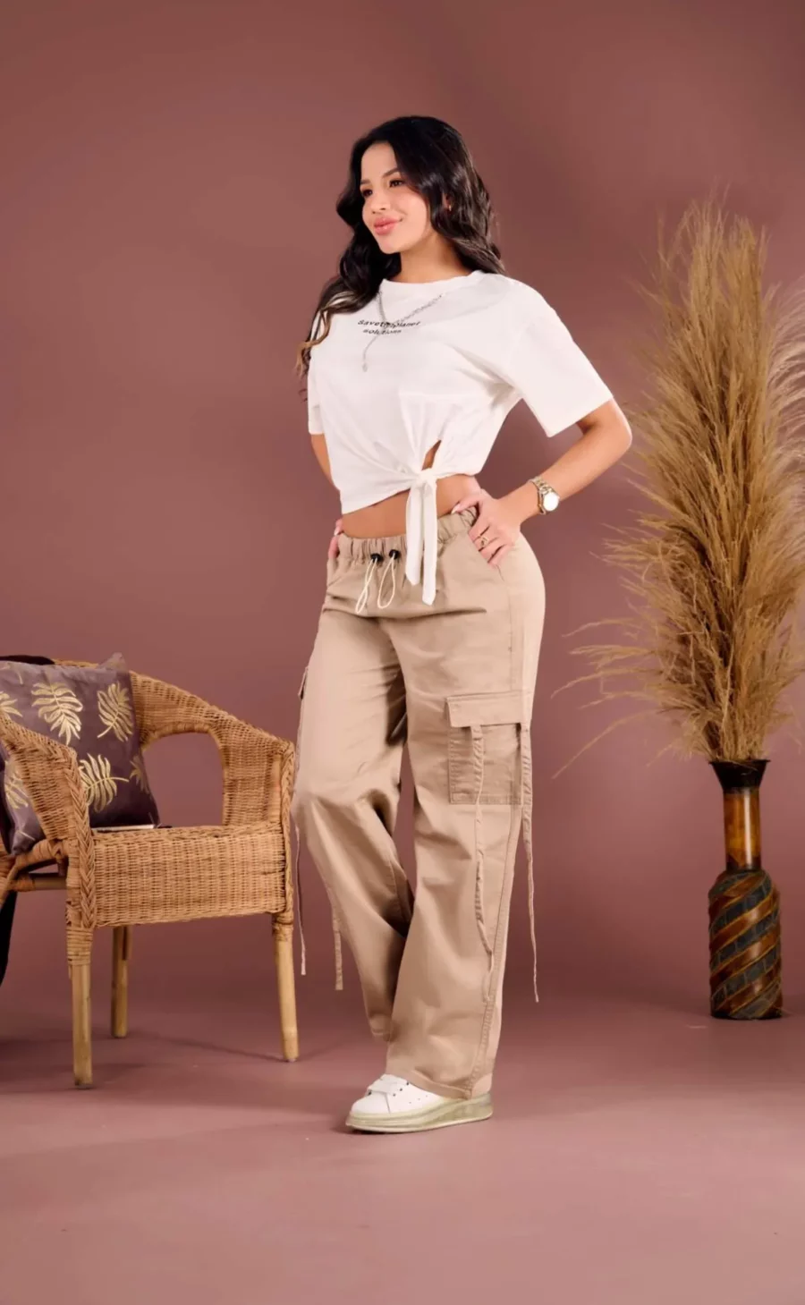 Pantalon en dril tipo cargo con cordon en la cintura