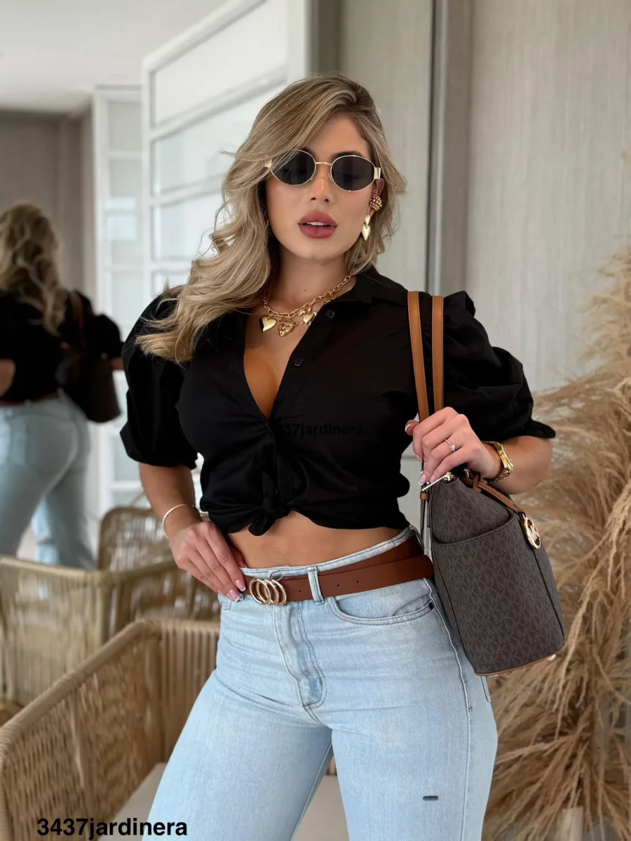 Blusa con mangas abullonadas en los hombros y fruncido elástico - Image 8