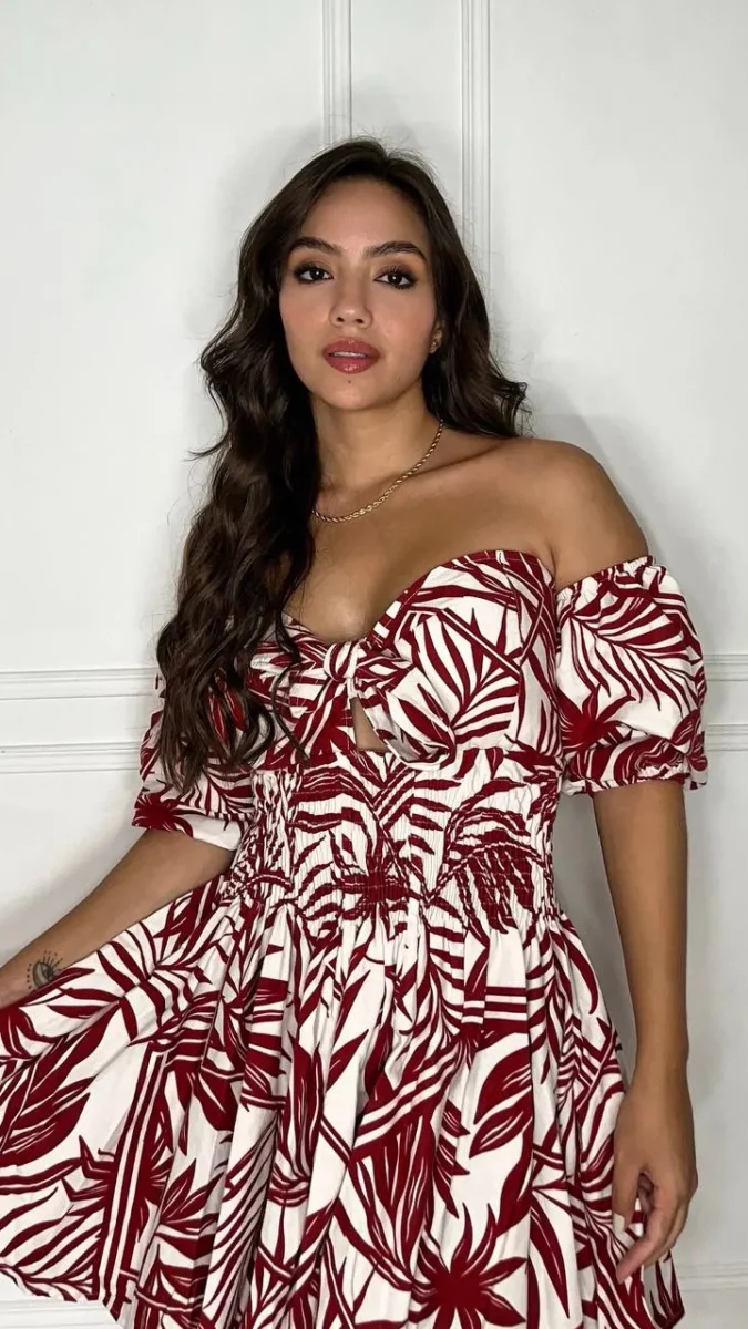 Vestido corto strapless con mangas para mujer