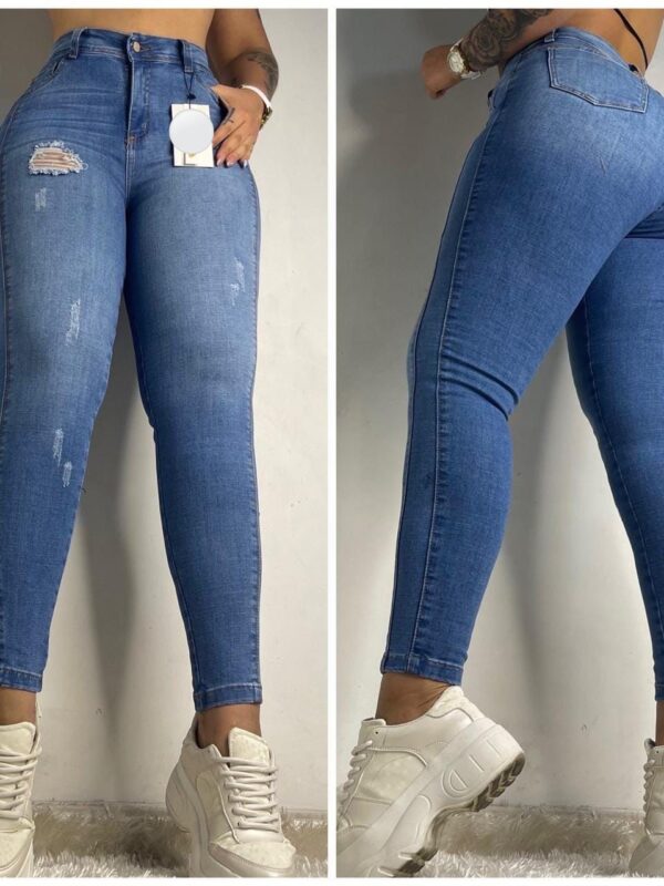 Jean push up bota tubo con bolsillos y semi rotos