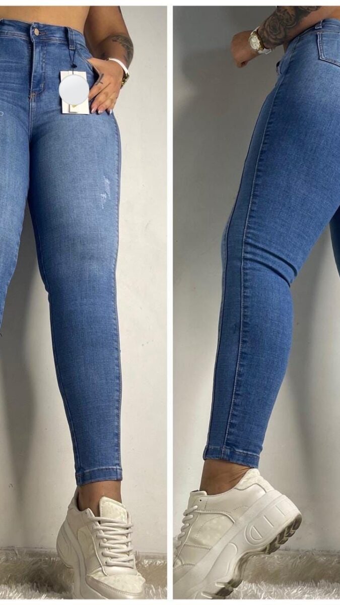 Jean push up bota tubo con bolsillos y semi rotos