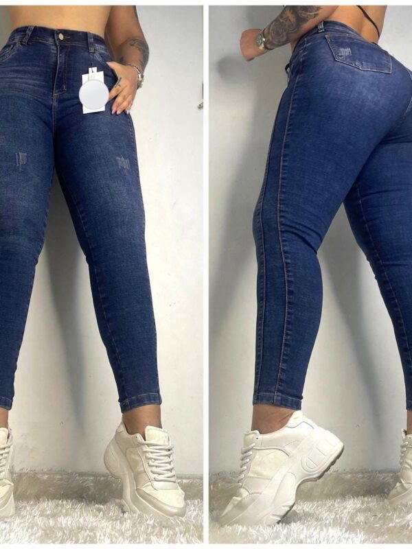 Jean push up bota tubo con bolsillos y semi rotos
