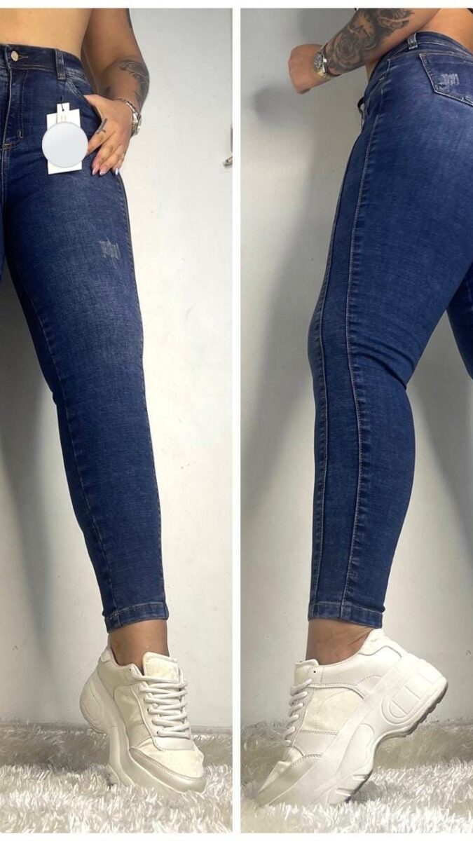 Jean push up bota tubo con bolsillos y semi rotos