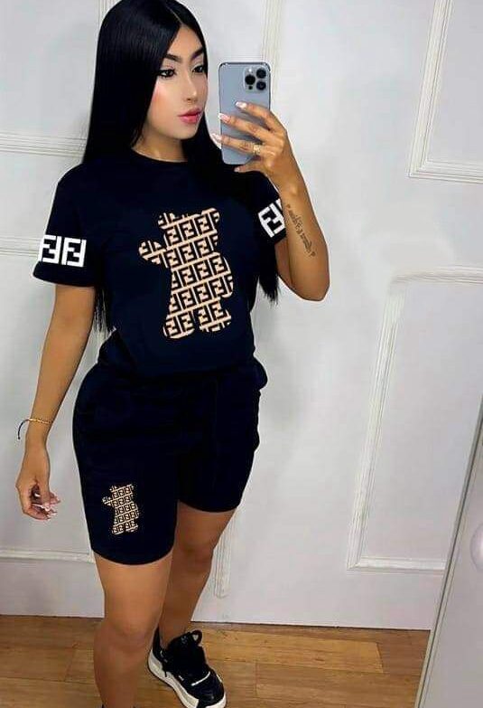 Conjunto short y camiseta con diseño de osito