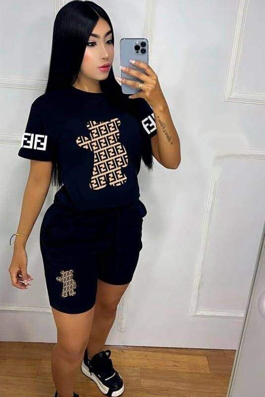 Conjunto short y camiseta con diseño de osito