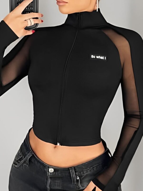 Crop top con mangas en velo