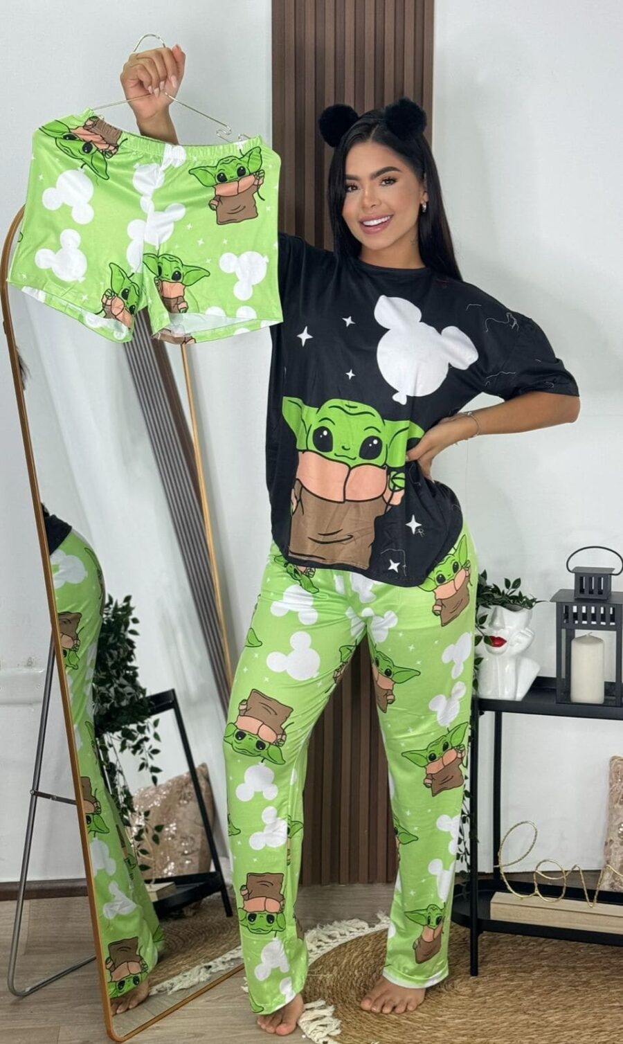 Conjunto de 3 Piezas Pijama con Estampado de Baby Yoda