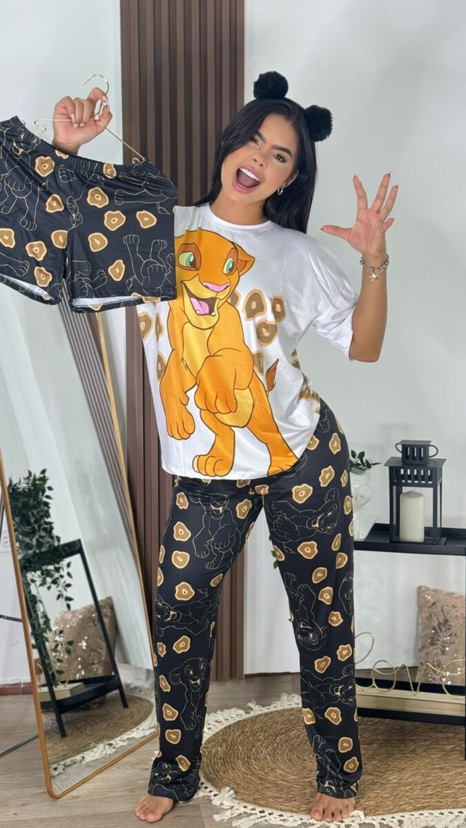 Pijama negra con estampado de simba