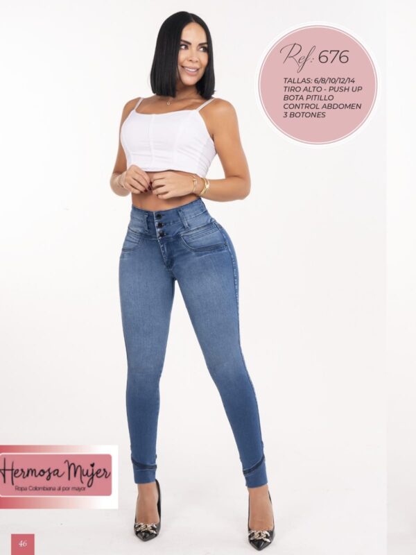 Jean skinny push up levanta cola con tres botones sin bolsillos traseros