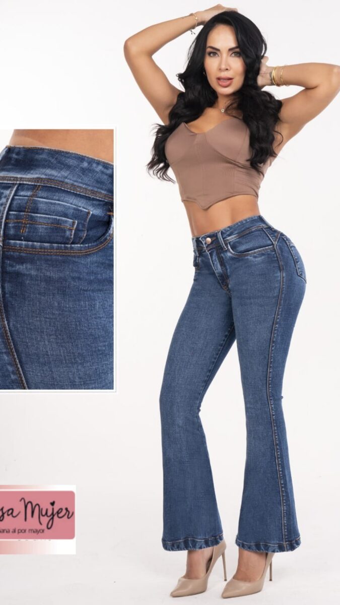Jean en bota campana push up con tres botones y el tiro alto