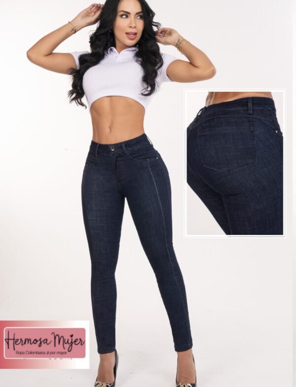 Jean bota pitillo push up estilo ochentero en mezclilla con 3 botones