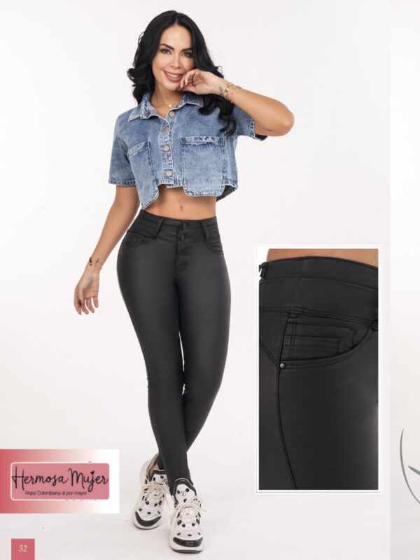 Pantalon skinny push up con tiro alto y control de abdomen en cuero