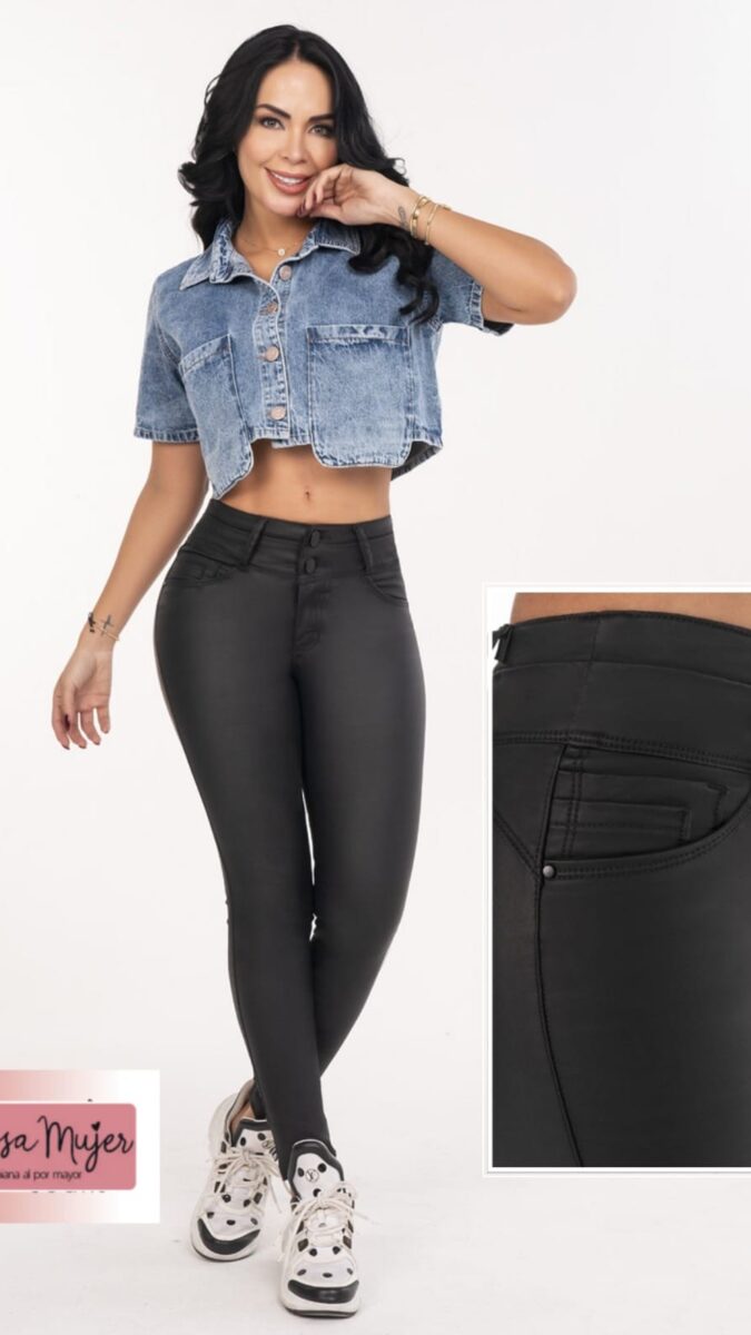 Pantalon skinny push up con tiro alto y control de abdomen en cuero