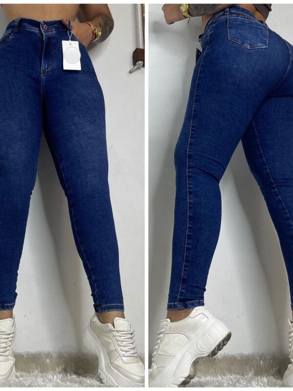 Jean push up bota tubo con bolsillos oscuro