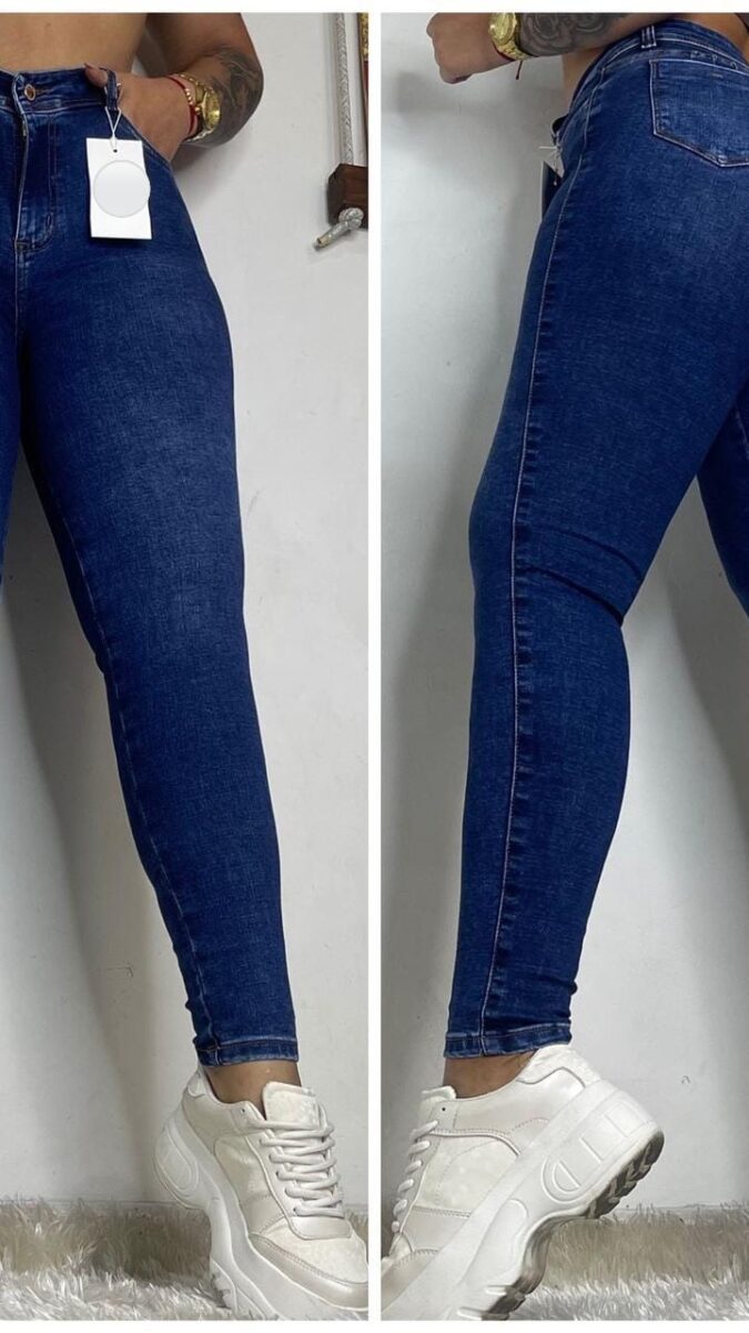 Jean push up bota tubo con bolsillos oscuro
