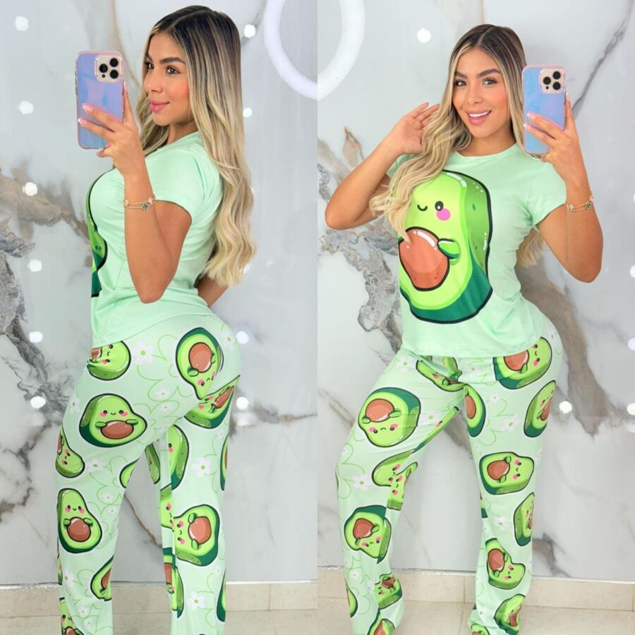 Pijama verde menta con estampado de aguacate