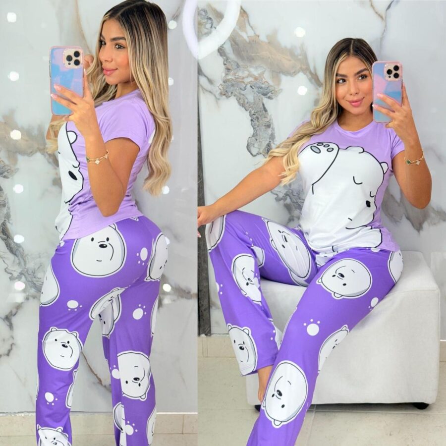 Pijama morada con estampado de polar