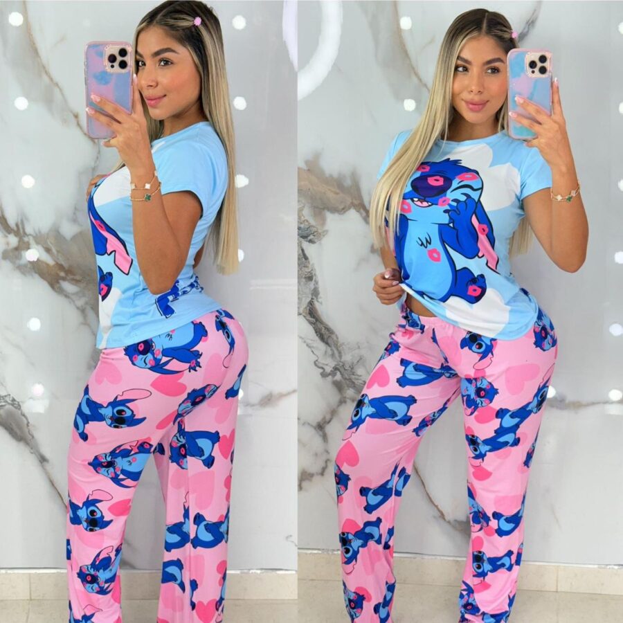 Pijama rosada con azul  con estampado de stitch con besos