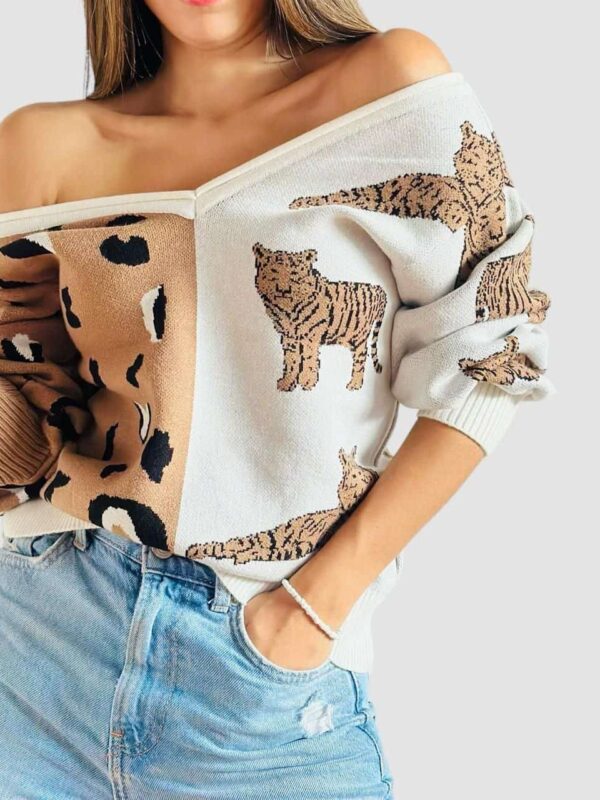 Buzo con diseño de tigre y cuello v
